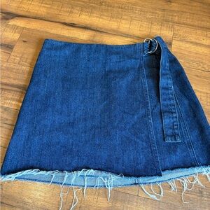 Madewell Denim Wrap Skirt Blue Jean Women’s Size 2 Dark Wash raw hem